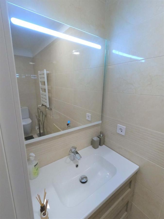 Carnaxide Modern T1 Apartment W Balcony In Carnaxide Oeiras Lisbon Ngoại thất bức ảnh